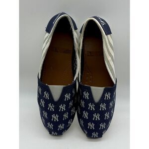 Women's MLB New York‎ Yankees Canvas Stripe Stripe Slip On Shoes Size Large